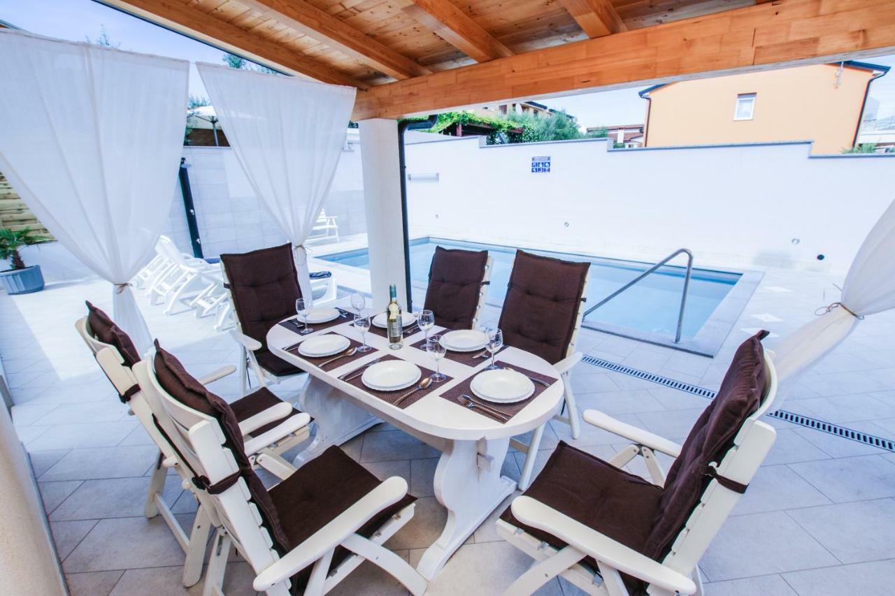 Villa Silver Novigrad With Private Pool Exterior foto